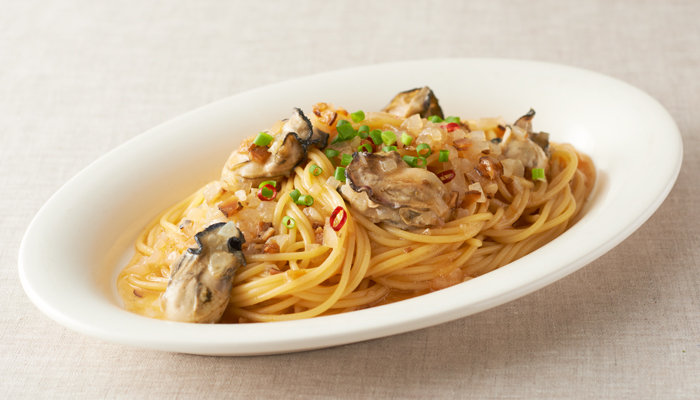 チキンソテー　牡蠣の和風パスタ